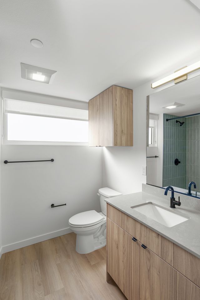 Reed seattle - unit bathroom and shower